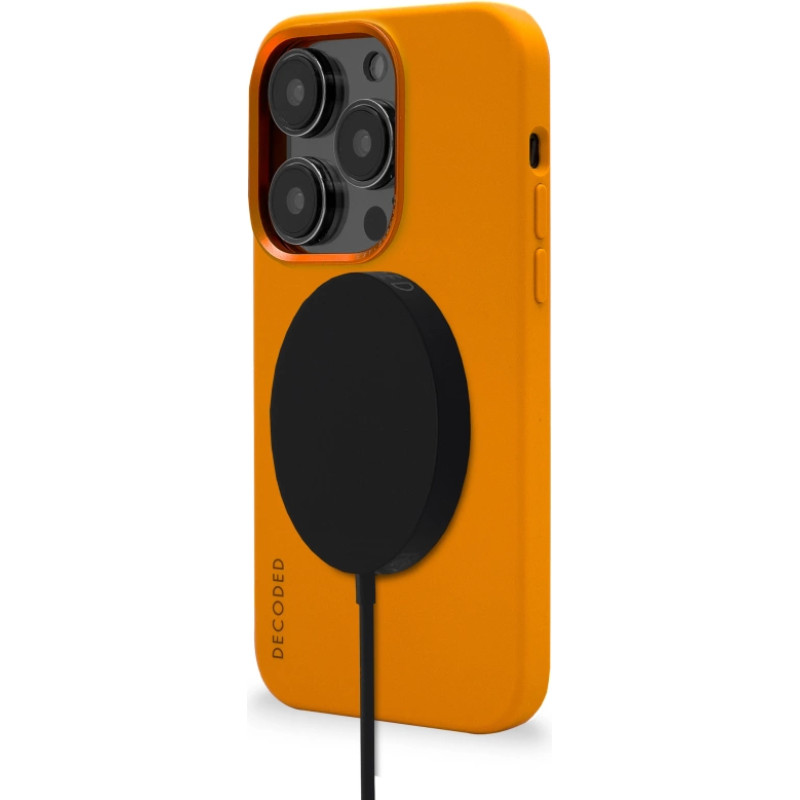 Decoded Silicone Case with MagSafe for iPhone 14 Pro - orange